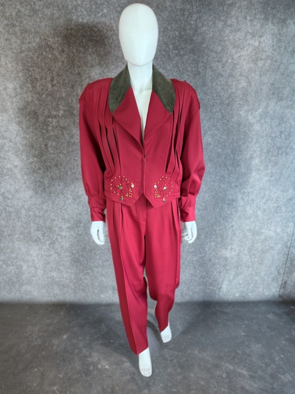 Women's Vintage Embellished Two-Piece Trousers Set with Contrast Velvet Collar